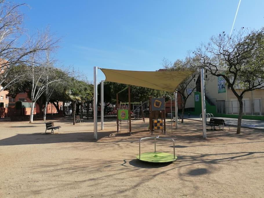 Piso Pl 2B, 20Min Plaza Cataluna Sant Adria de Besos Exteriér fotografie